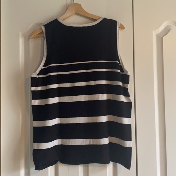 Black and white sleeveless top - Picture 2 of 2